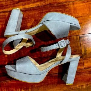 Journee Collection Grey Platform Heels. Size: 7.5